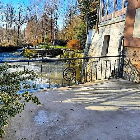 Charme Au Fil De L'eau Hotel *
